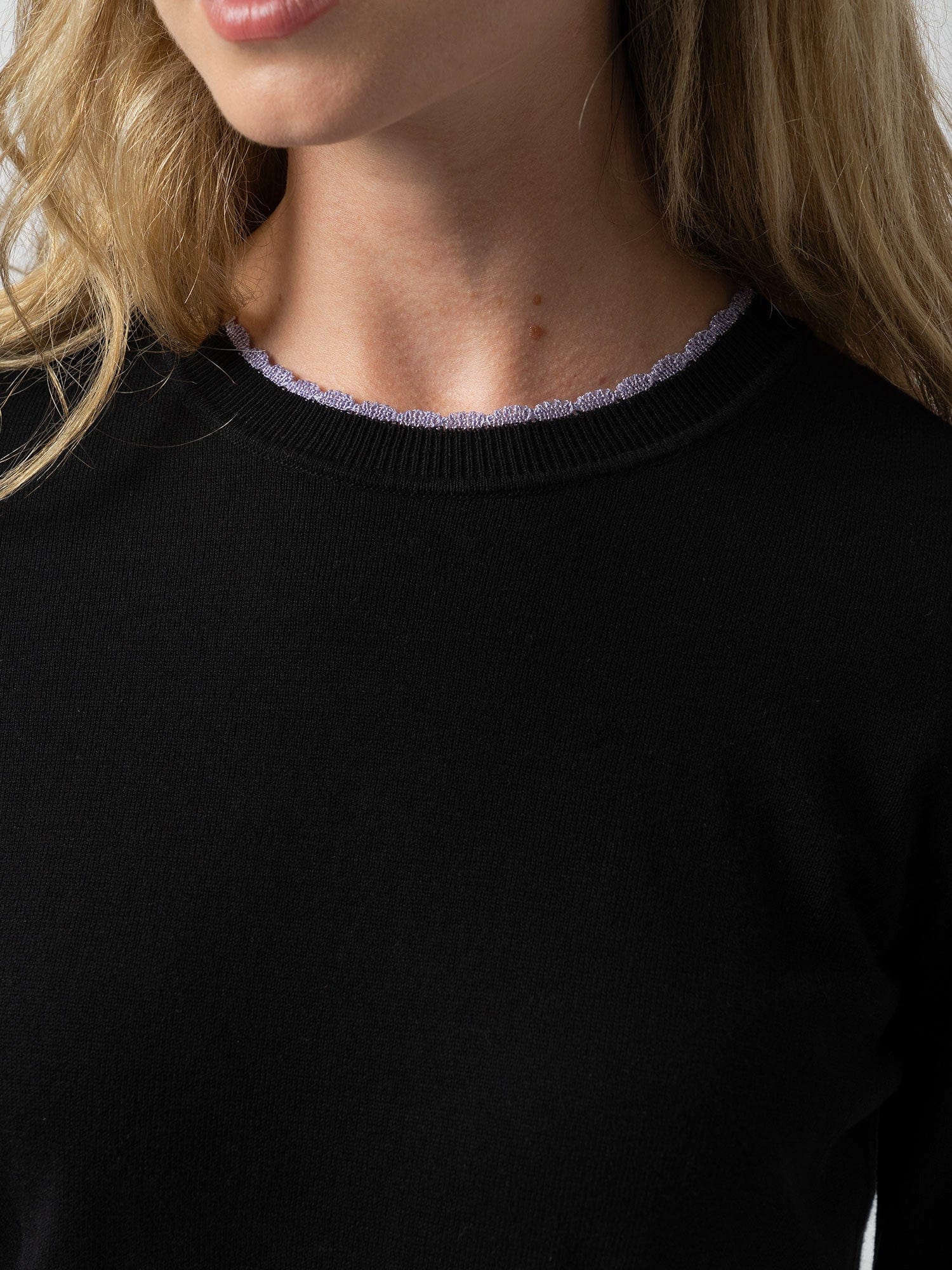 Scallop Edge Jumper Black - Women's Jumpers | Saint + Sofia® EU